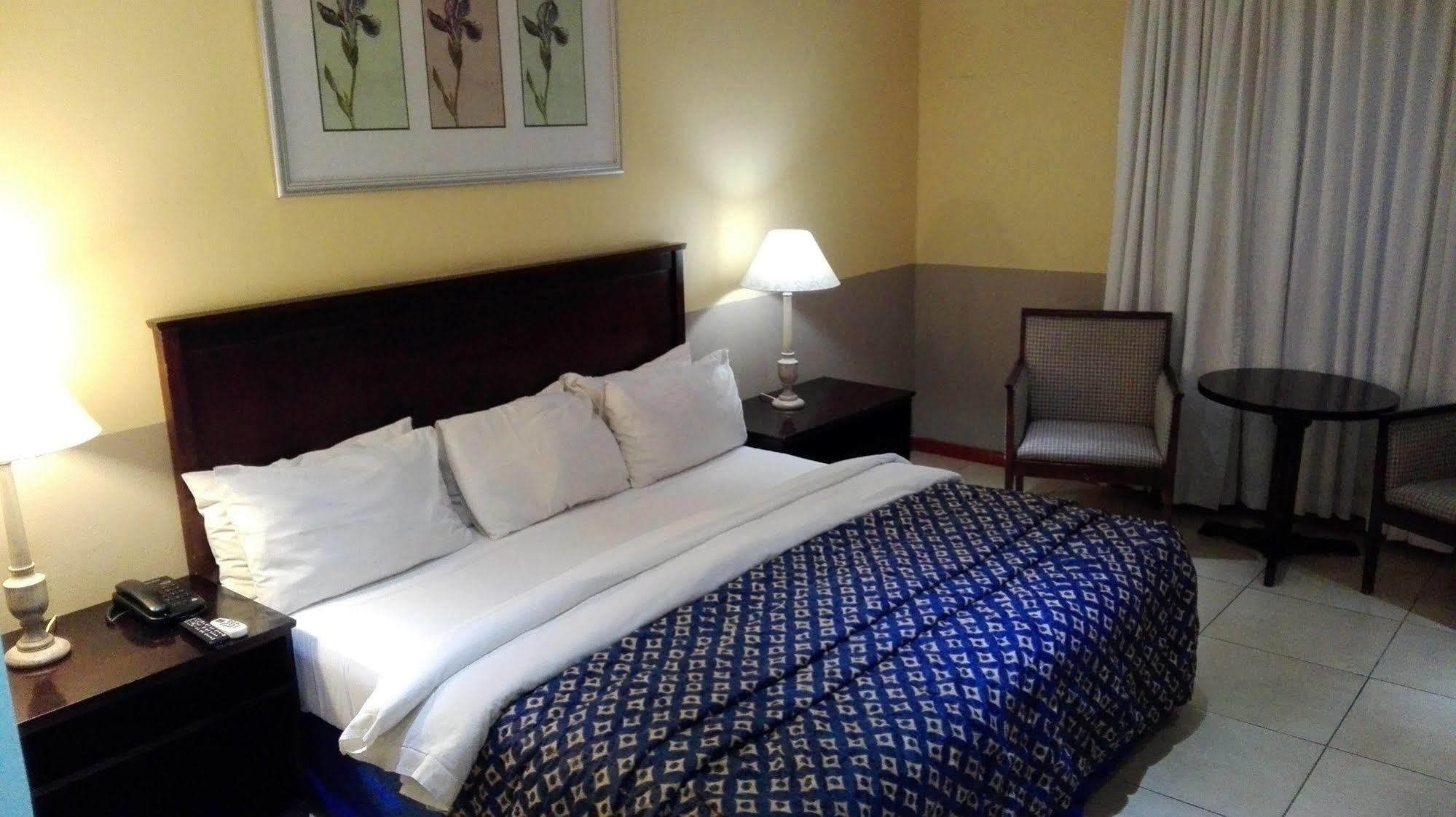 Villa Via Hotel Мидранд Экстерьер фото