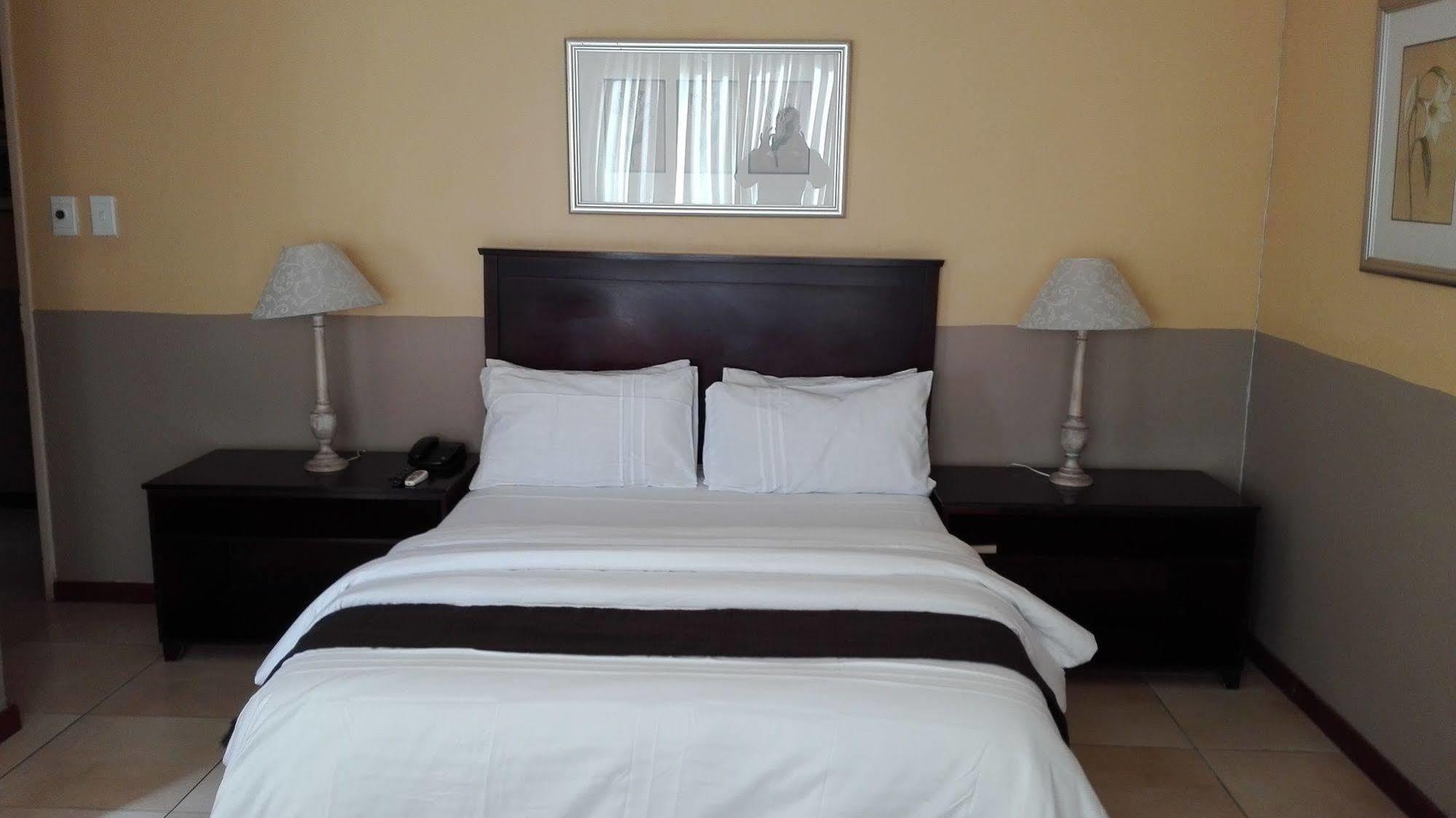 Villa Via Hotel Мидранд Экстерьер фото