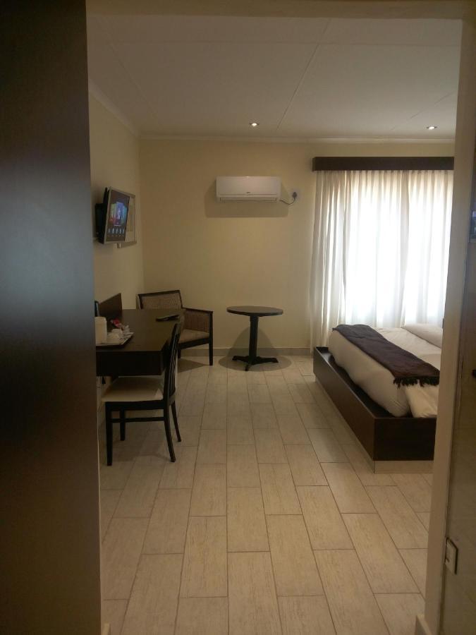 Villa Via Hotel Мидранд Экстерьер фото